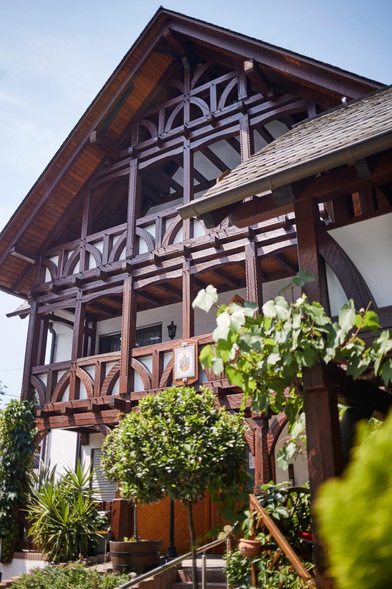 Hotel Weinhaus Lenz Briedern Exterior foto